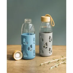 Carafe, Pichet*PEBBLY Bouteille en Verre avec Protection Silicone Bleu 55 cl