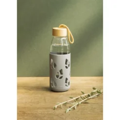 Carafe, Pichet*PEBBLY Bouteille en Verre avec Protection Silicone Gris 55 cl