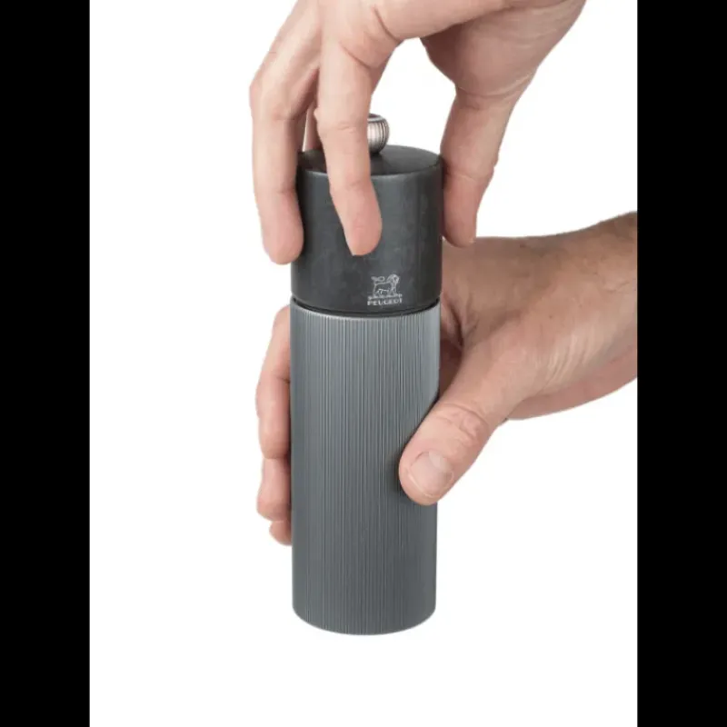 Moulin*PEUGEOT Moulin à Poivre Line 18 cm Carbone